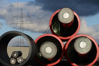 Rückschlag für Bürgerinitiative Grünbach: Freileitungsbau erneut bewilligt - Rückschlag für Bürgerinitiative Grünbach: Freileitungsbau erneut bewilligt. Ob in der Ortslage die Stromleitung doch per Erdkabel (Symbolfoto) verlegt werden muss, entscheidet das Oberverwaltungsgericht.