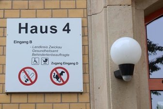 Rückstau und technische Probleme: Sagt der Inzidenzwert noch etwas aus? - Das Gesundheitsamt des Landratsamtes Zwickau ist die lokale Behörde, die mit der Pandemiebekämpfung betraut ist.