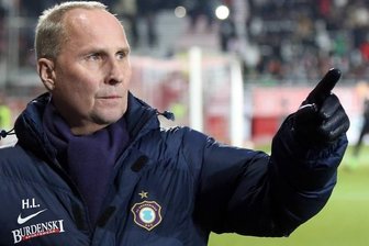 Rücktritt? FCE-Präsident reagiert heute - Wie geht es weiter nach der öffentlich ausgetragenen Schlammschlacht beim FC Erzgebirge Aue? Der Vereinsvorstand um Präsident Helge Leonhardtergreift heute das Wort.