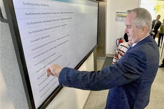 Rufbus in Mittelsachsen bleibt im Gespräch - Das Zwönitzer Erzmobil lässt sich jetzt auch per Touchscreen-Terminal buchen. Im Februar wurde das erste öffentlich zugängliche Buchungsportal im Beisein von Sachsens Regionalminister Thomas Schmidt in Betrieb genommen worden.