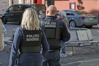 Ruhestörungen in Zwickau: Bis zu zehn Anzeigen an einem Tag - Die Polizeibehörde - hier bei einem Einsatz auf dem Sachsenmarkt - hat im Sommer mehr zu tun. 