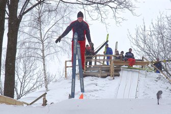 Ruhm, Ehre und Sommernutzung: Die Skischanzen im Erzgebirge sind nicht vergessen - Die Schulbusch-Schanze im Frauensteiner Ortsteil Dittersbach wurde bis weit in die 2000er Jahre genutzt.