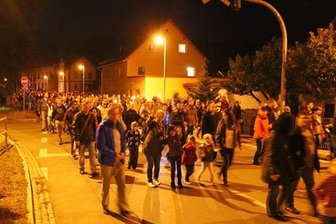 Rund 1000 Menschen protestieren gegen Flüchtlingsunterkunft in Einsiedel -