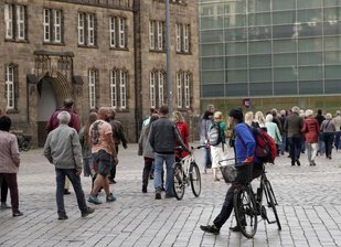 Rund 200 Menschen bei Umzug durch die Innenstadt - 