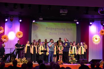 Rund 2000 Besucher strömen zur Evangelisation ins Thumer Volkshaus - Eine prall gefüllte Evangelisationswoche fand im Thumer Volkshaus statt.