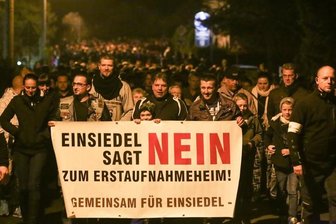 Rund 2000 Menschen bei Schweigemarsch in Einsiedel -