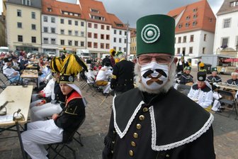 Rund 900 Menschen bei Bergparade in Freiberg - Standartenträger Christian Schmiedgen