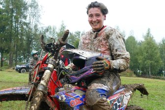 „Rund um Zschopau“: Die einst schnellste Frau der Welt wechselt von der Straße ins Gelände - In Witzschdorf nutzte Lucy Glöckner am vergangenen Wochenende die Deutsche Meisterschaft im Motorradbiathlon als Generalprobe für „Rund um Zschopau“.
