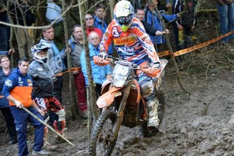 "Rund um Zschopau": Hübner und Beier holen Meistertitel - Der dreifache Weltmeister Christophe Nambotin (Frankreich) in der neuen Witzschdorfer Sonderprüfung. Die Fans schauten genau hin und waren begeistert vom Fahrstil.
