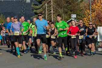 Runde Sache: Fast 250 Aktive beim Lauf „Rund um das Sportcenter“ in Linda am Start - Insgesamt 246 Aktive gingen am Sonntag beim 53. Crosslauf „Rund um das Sportcenter“ in Linda an den Start. Den langen Kanten über 10 Kilometer (Foto) nahmen dabei 34 Starter in Angriff.