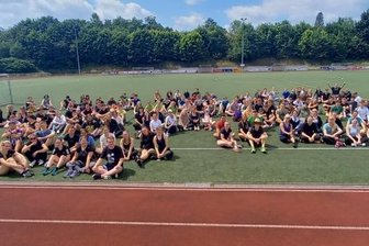Rundensammeln für den guten Zweck - 157 Läuferinnen und Läufer begaben sich zu Gunsten der Ukrainehilfe auf die Laufbahn.