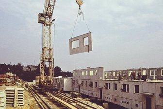 Rundgang durch Reichenbach-West: Ein Stadtteil im ständigen Wandel - Baubeginn 1980 im Neubaugebiet Reichenbach-West, in dem 1500 neue städtische Wohnungen entstanden.