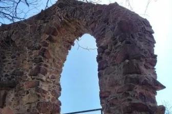 Rundwanderung Ringethal: Zu Besuch an den Ruinen des Raubschlosses - Ruinen sind vom Raubschloss erhalten.
