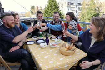 Running Dinner im Erzgebirge geht in die nächste Runde - Johannes, Anja. Julia, Henning, Anja mit Sohn Jonte und Marlen ließen es sich zur zweiten Auflage schmecken.