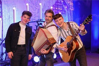 Rups stimmt Erzgebirger in Aue auf Weihnachten ein - Thomas "Rups" Unger und seine Jungen Curt und Toni feierten im Kulturhaus Aue ein musikalisches Weihnachtsfest. Dabei sorgten sie für viel Stimmung. 