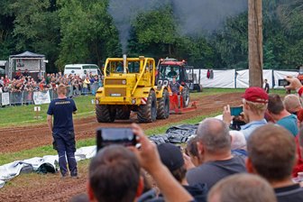 „Russentreffen“ am Sachsenring findet wieder statt: Ein Programmpunkt fehlt, aber es gibt viel Fortschritt - Die Traktor-Pulling genannten Zugwettbewerbe sind ein Höhepunkt beim „Russentreffen“.