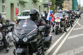 Russische "Nachtwölfe" gedenken Auer Bikerin -