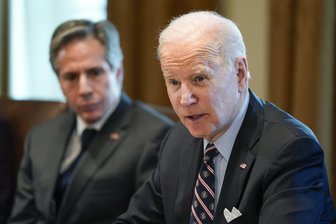 Russland verhängt Einreiseverbot für US-Präsident Biden und Blinken - Joe Biden (r), Präsident der USA, und Anthony Blinken, Außenminister der USA.