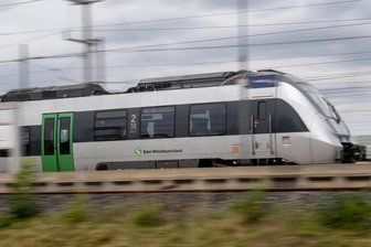 S-Bahn-Linien von Zwickau in Richtung Leipzig: Wo Reisende in den nächsten Wochen auf Ersatzbusse umsteigen müssen - Ein Zug der S-Bahn Mitteldeutschland. Ab 14. März muss unterwegs umgestiegen werden.