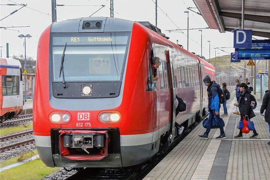 S-Bahn von Glauchau nach Leipzig kommt mindestens ein Jahr später - Ankunft eines Zuges nach Göttingen am Glauchauer Bahnhof. Auf dem Streckenabschnitt dieser Linie RE 1 zwischen Glauchau und Gößnitz kam es zuletzt mehrfach zu Verspätungen. 