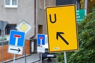 S201 in Cunnersdorf auch Mittwoch gesperrt - Die S201 ist auch am Mittwoch gesperrt. Eine Umleitung über Berthelsdorf, Eulendorf und Bockendorf ist aber ausgeschildert.