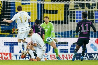 Saarbrücken wirft den FC Bayern aus dem DFB-Pokal - Marcel Gaus (l.) trifft zum 2:1 für den Außenseiter Saarbrücken. Es ist das vierte Mal in Folge, dass der FC Bayern München den DFB-Pokal vorzeitig abschreiben kann.