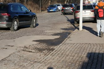 Saarstraße in Zwickau: Kopfsteinpflaster wird durch Asphaltdecke ersetzt - Das beschädigte Kopfsteinpflaster in der Saarstraße soll in diesem Jahr verschwinden.
