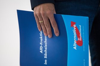 Sachsen-AfD schließt nach Chat-Affäre Mitglied aus und mahnt Ex-Kreischef ab -