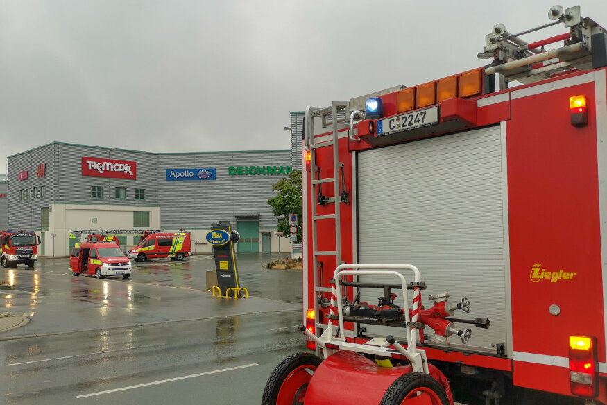 Mehrere Feuerwehrfahrzeuge wurden am Samstagfrüh zur Sachsen-Allee in Chemnitz geschickt.