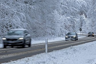 Sachsen aufgepasst: Am Freitag drohen Schnee, Eisregen und unpassierbare Straßen - Vor allem der Freitag hat für Autofahrer - aber auch Fußgänger - unangenehme Überraschungen im Gepäck.