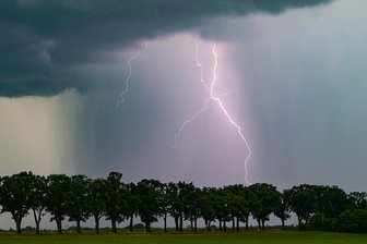 Sachsen aufgepasst: Bis zu 25 Liter Regen, Gewitter und Temperaturknick diese Woche - Das Wetter zeigt sich ab Dienstag in Sachsen teils von seiner ungemütlichen Seite – auch Gewitter sind möglich. (Archiv)