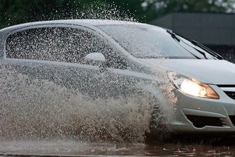 Sachsen aufgepasst: Gewitter und bis zu 50 Liter Starkregen pro Quadratmeter drohen - Bis zu 30 Liter Regen pro Quadratmeter könnten in Sachsen innerhalb einer Stunde fallen - im Extremfall sogar bis zu 50.