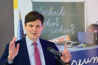 Sachsen bekommt neuen Erziehungs- und Bildungsplan - Conrad Clemens (CDU), Kultusminister von Sachsen. In Sachsen soll künftig ein neuer Erziehungs- und Bildungsplan vor allem die frühkindliche Bildung verbessern. (Archivbild)