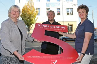 Sachsen beschließt Bildungsurlaub: Warum fühlt sich das nicht wie ein Sieg an? - Zum Start der Kampagne pro Bildungsurlaub 2018 in Zwickau war Sabine Zimmermann (r.) noch bei den Linken.