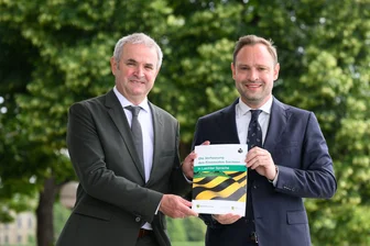 Sachsen bringt Landesverfassung in leichter Sprache heraus - Sachsen hat als viertes Bundesland seine Landesverfassung in leichter Sprache herausgebracht. 