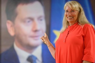 Sachsen: CDU und SPD wollen Minderheitsregierung bilden - Die Verhandler von SPD und CDU, darunter Sozialministerin Petra Köpping und Ministerpräsident Michael Kretschmer (CDU), sind sich einig, eine Minderheitsregierung in Sachsen zu bilden. Foto: Robert Michael/dpa