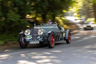 Sachsen Classic im Erzgebirge: Warum alle nach dem Trabant Cabriolet schauen - Mit der Nr. 7 in der Rallye unterwegs sind Georg und Irmi Trautmann im Alvis Speed 20 SD Spezial, Baujahr 1934. Bei dem Auto handelte es sich um einen oberen Mittelklassewagen, produziert vom britischen Automobilhersteller Alvis.