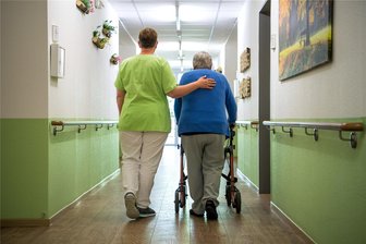 Sachsen erhöht Förderung für Kurzzeitpflege - In Sachsen wird der Ausbau von Kurzzeitpflegeplätzen ab kommendem Jahr finanziell gefördert.