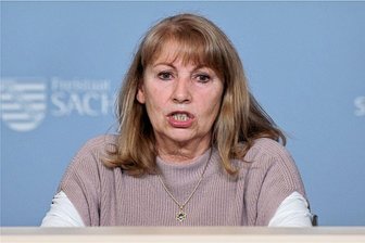 Sachsen hebt Corona-Regeln auf - Hausrecht reicht? Sachsens Sozialministerin Petra Köpping (SPD) fordert eine bundesweite Aufhebung der Masken- und Testpflichten in Krankenhäusern und Arztpraxen.