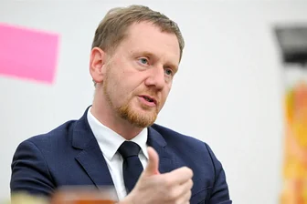 Sachsen Ministerpräsident kommt zur Diskussionsrunde nach Plauen: So kann man daran teilnehmen - Ministerpräsident Michael Kretschmer kommt am 6. Dezember, ein Mittwoch, nach Plauen.