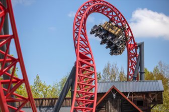 Sachsen mischt mit: In diesen Freizeitparks gibt es den meisten Spaß fürs Geld - Die Achterbahn Dynamite zählt im Freizeitpark Plohn zu den Hauptattraktionen.