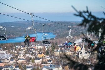 Sachsen öffnet die Skigebiete: Endlich wieder auf der Piste - Nach knapp zweijähriger Schließzeit öffneten am Freitag die Skigebiete in Sachsen wie hier die Skiarena Eibenstock.