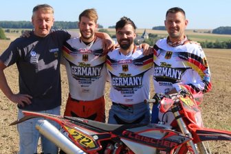 Sachsen-Oldies optimistisch zur Mannschaftsweltmeisterschaft - Nach den gemeinsamen Trainingseinheiten mit Marco Ott fühlt sich das sächsische Trio um Maik Schubert, Jörg Haustein und Jens Pester (v. l.) richtig gewappnet, um bei den Six Days in Frankreich für Deutschland zu starten und konkurrenzfähig zu sein. 