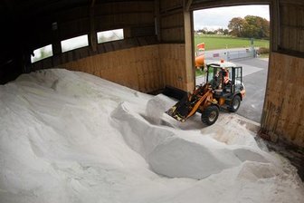 Sachsen rüstet sich für ersten Wintereinbruch - Der Winterdienst in Sachsen fühlt sich gerüstet: Die Salzlager sind voll.