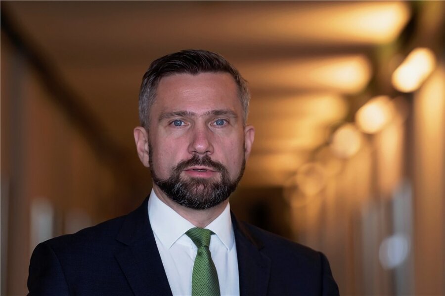 Sachsen schafft neue Hilfen für Kleinstfirmen - Martin Dulig - Wirtschaftsministerin Sachsen