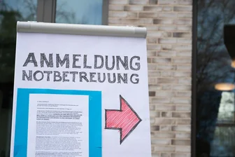 Sachsen schließt Schulen und Kitas: Wer hat Anspruch auf Notbetreuung? - 