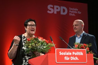 Sachsen-SPD-Chefs fordern von Klingbeil mehr Ostdeutsche in Bundesregierung - Die SPD-Landeschefs Kathrin Michel und Henning Homann bei der Wiederwahl auf dem Landesparteitag der SPD: Nun wollen sie wieder antreten.
