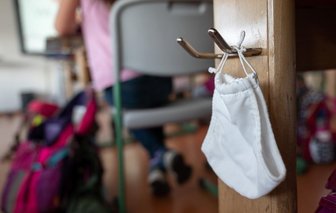 Sachsen verschärft Corona-Regeln: Ausgangsbeschränkungen für Hotspots - Vor dem Hintergrund der anhaltend hohen Infektionszahlen mit dem Coronavirus verschärft der Freistaat die Corona-Regeln an Schulen und Kindertagesstätten in Sachsen.