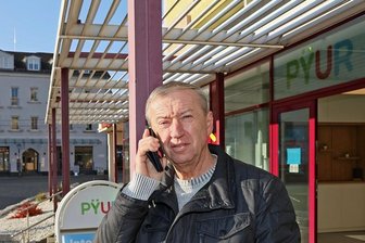Sachsen wählt die unfreundlichste Firma - Zum Glück funktioniert das Handy noch: Bei Reiner Thomas aus Zwickau sind plötzlich Internet und Festnetz ausgefallen, doch der Anbieter löst das Problem nicht.