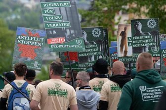 Sachsen will Neonazi-Aufmärsche erschweren - "Das sind Bilder, die wir nicht sehen wollen": Innenminister Roland Wöller kündigt mehr Widerstand gegen Neonazi-Kundgebungen an. Auslöser ist die Demonstration am 1. Mai in Plauen, bei der die rechtsextreme Kleinstpartei Der Dritte Weg durch die Stadt marschierte.